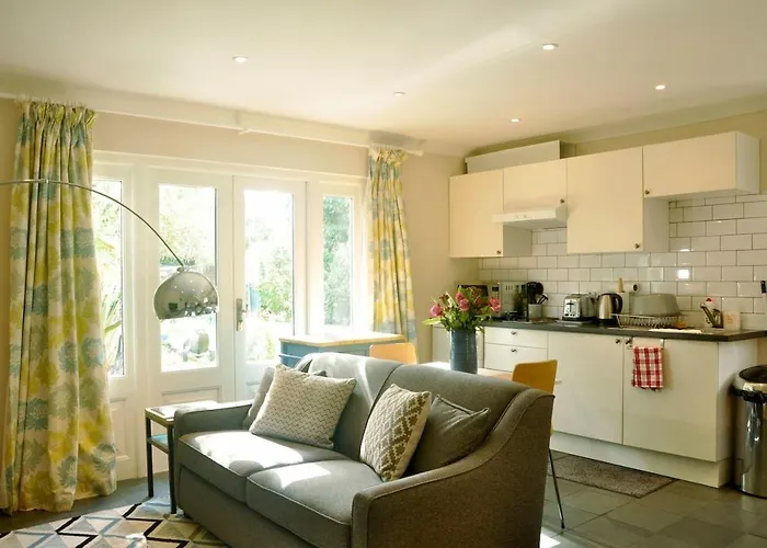 Immaculate Quiet Coach House In Garden Birmingham