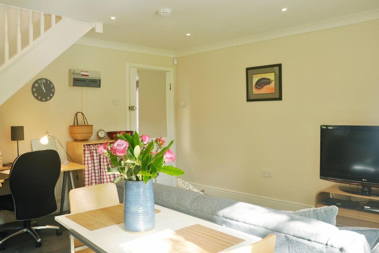 Immaculate Quiet Coach House In Garden Holiday home Birmingham